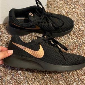 Nike Tanjun Black Sneakers